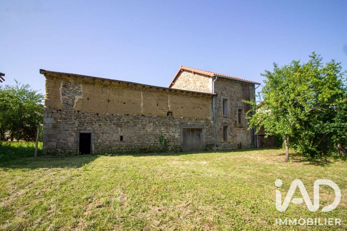 Maison 85 m² à Vertolaye  - photo 4