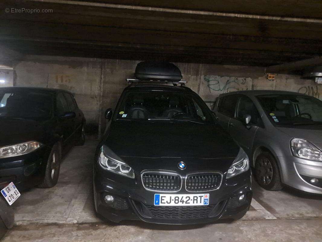 Parking à PARIS-12E
