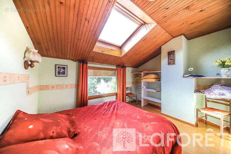 **MAISON TYPE 9 sur TERRAIN de 2600m² - EMBRUN - 9 pièces - photo 15