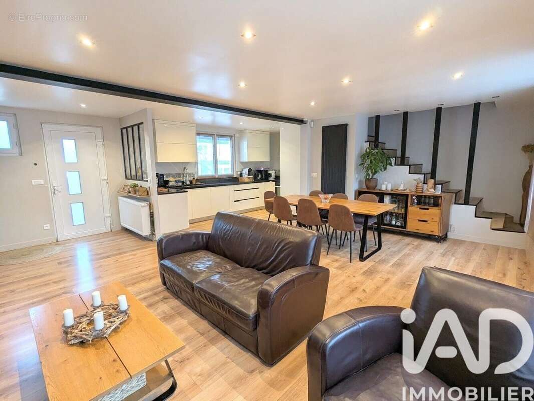 Photo 2 - Maison à BRIE-COMTE-ROBERT