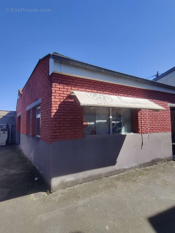 À vendre   Local professionnel idéal investissement locatif   Saintes (17100)   Rive droite - photo 2