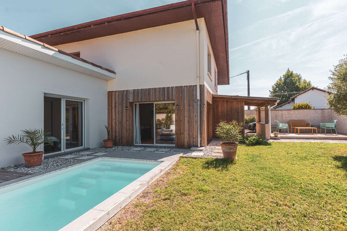 Appartement à ANGRESSE