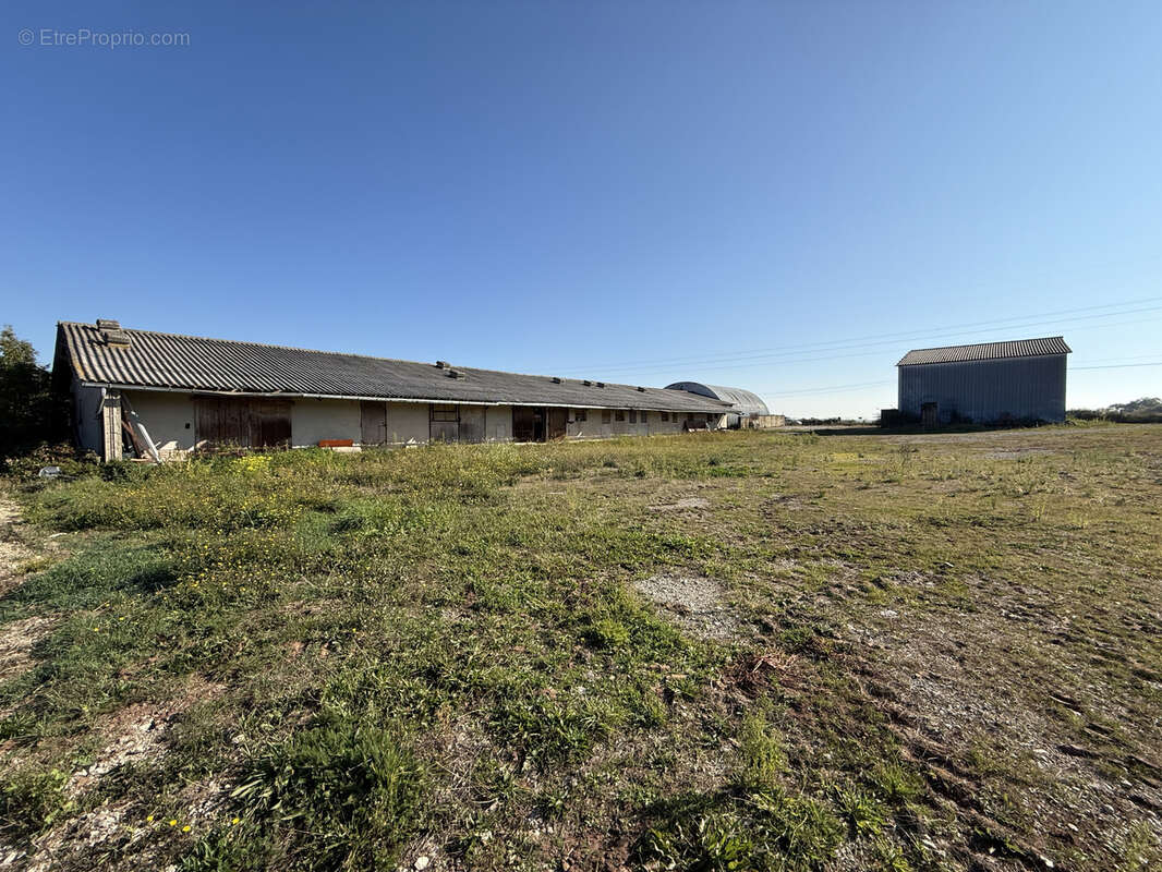 Autre à SAINT-VICTOR-ET-MELVIEU