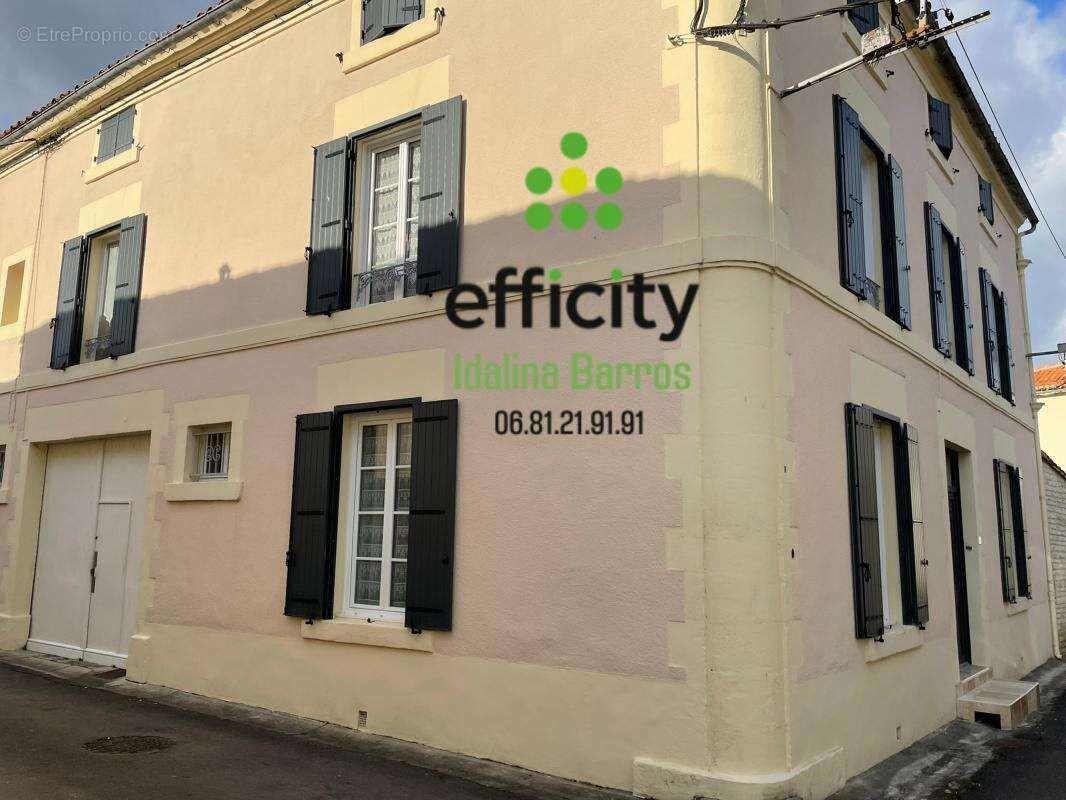 Maison 220 m² à Aigre  - photo 2