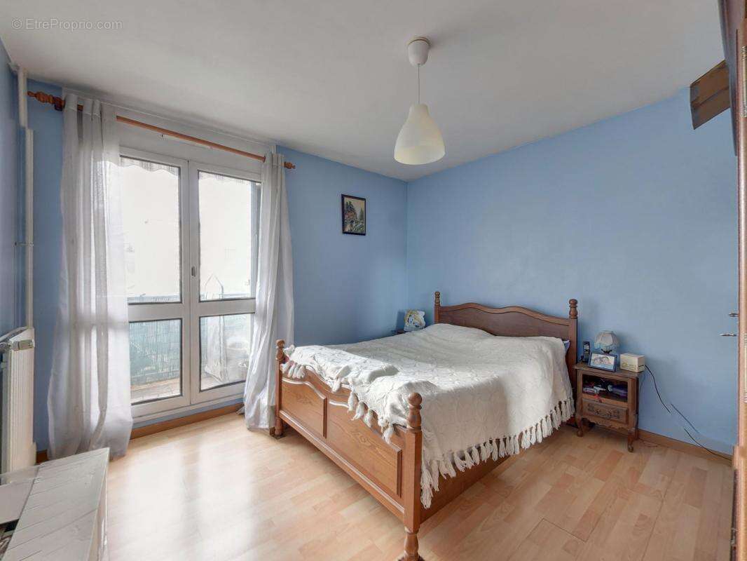 Appartement à VAUJOURS