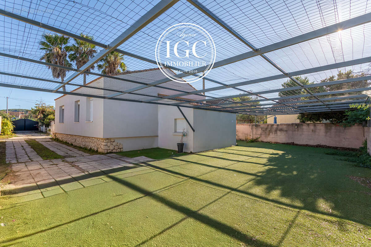 Maison à CHATEAUNEUF-LES-MARTIGUES