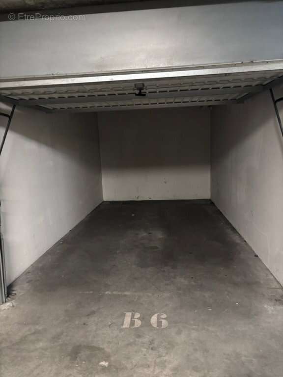 Parking à LA MADELEINE