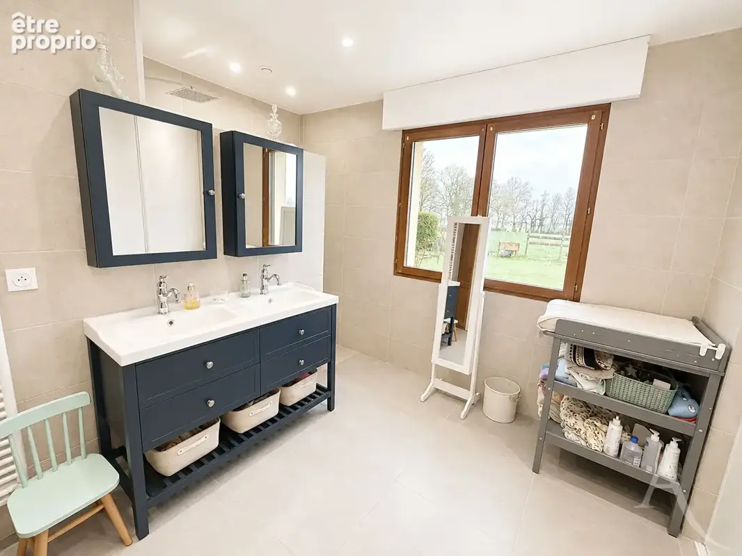 Maison d'exception 215 m² au sol - 4 chambres, dont une suite parentale avec balcon et piscine sur 1 200 m²215 m2 au sol - photo 6