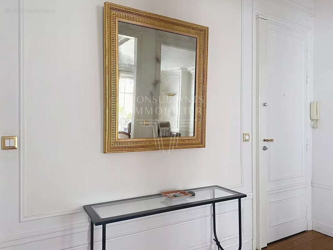 Appartement à PARIS-16E