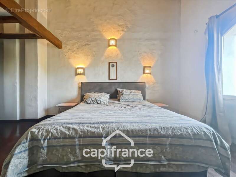 Domaine et Golf de Pont Royal, belle  propriété de 290 m2 établie sur un terrain de 2600 m2, cinq chambres, un bureau, piscine,  - photo 46