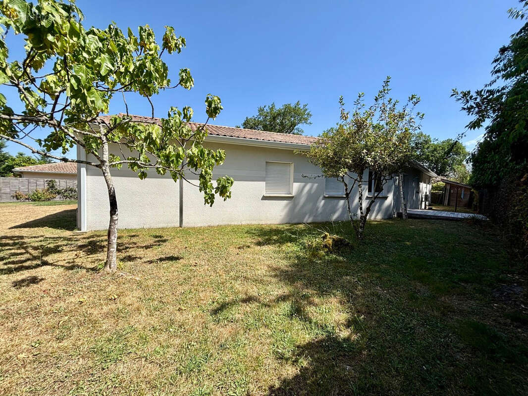 Maison à LEOGNAN