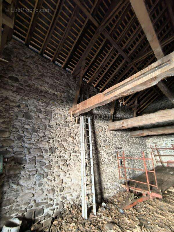 Maison à OGEU-LES-BAINS