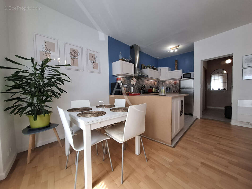 Appartement à CHARENTON-LE-PONT