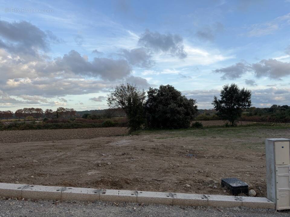 Terrain à SAINT-BAUZILLE-DE-MONTMEL
