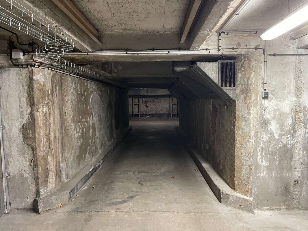 Parking à NEUILLY-SUR-SEINE