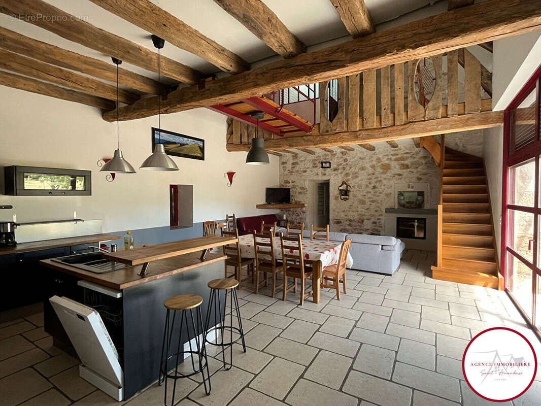 Maison à SAINT-PIERRE-LES-ETIEUX