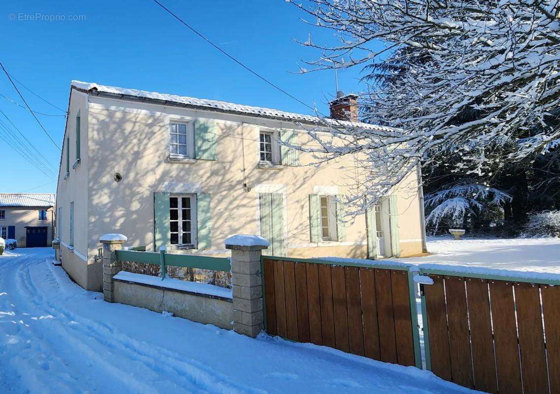 Maison à LA CAILLERE-SAINT-HILAIRE
