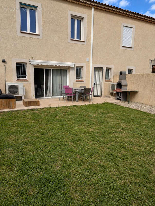 À UZÈS immeuble de 250 m2 avec 2 habitations - photo 13