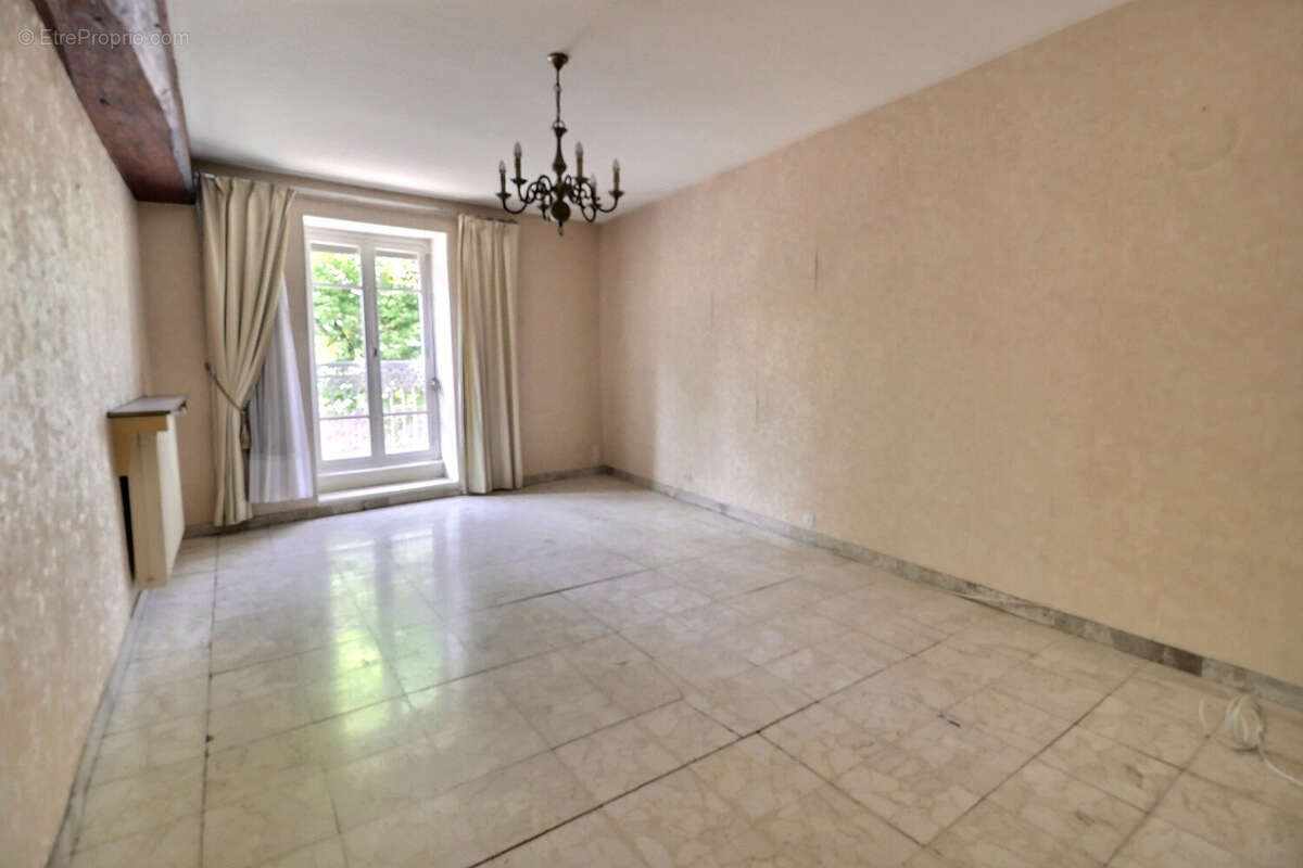 Maison à PARIS-L&#039;HOPITAL