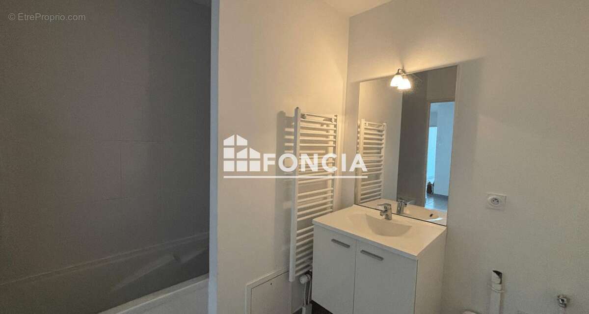 Appartement à AVRILLE