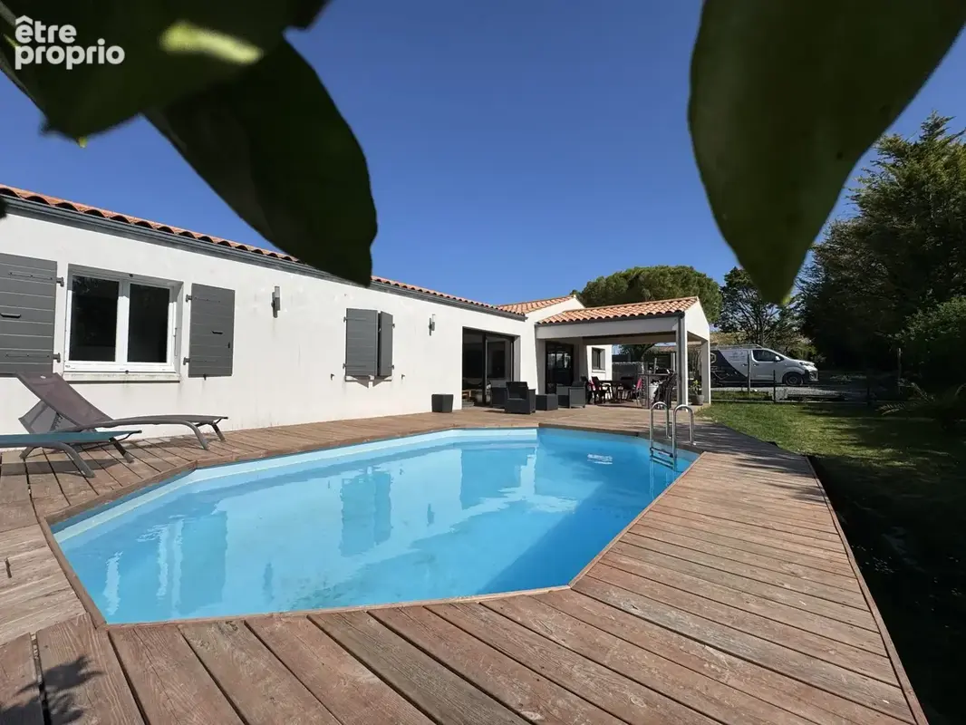 Maison à CHAILLEVETTE