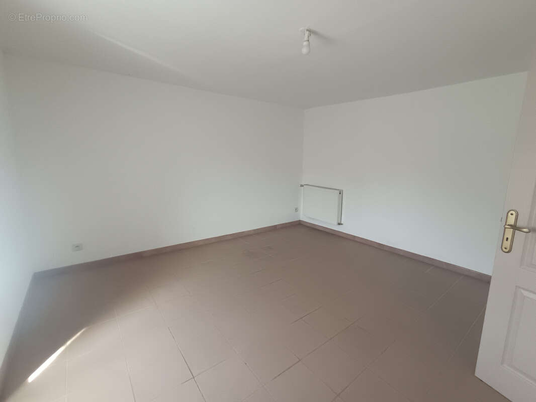 Idéal pour un investissement locatif ou un premier achat cet ensemble de deux appartements venus en un seul lo - photo 6