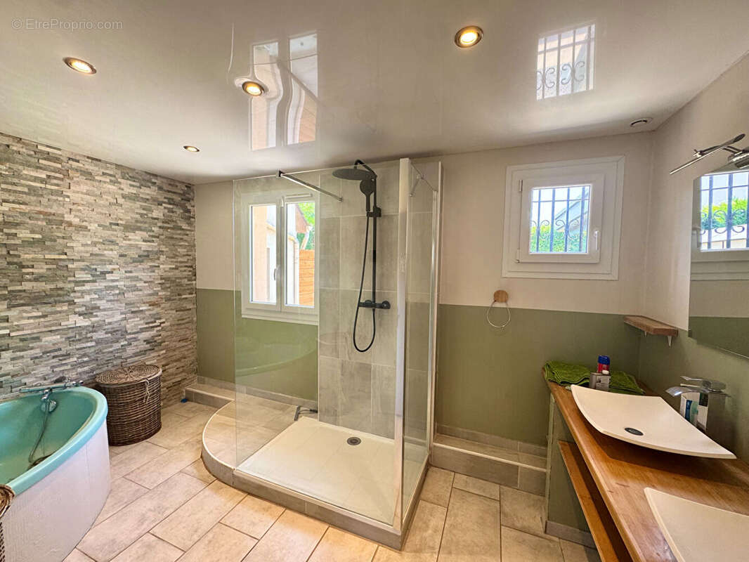 Belle maison familiale - 140m² - Sans travaux - photo 13
