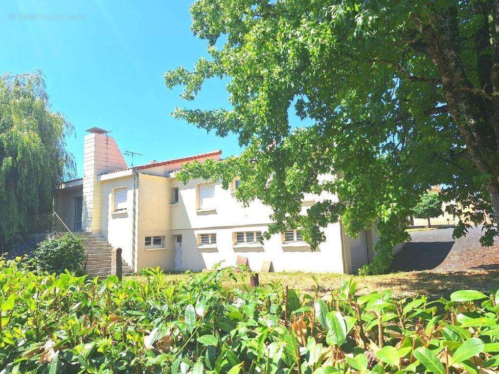 Maison à LA CHAUSSAIRE