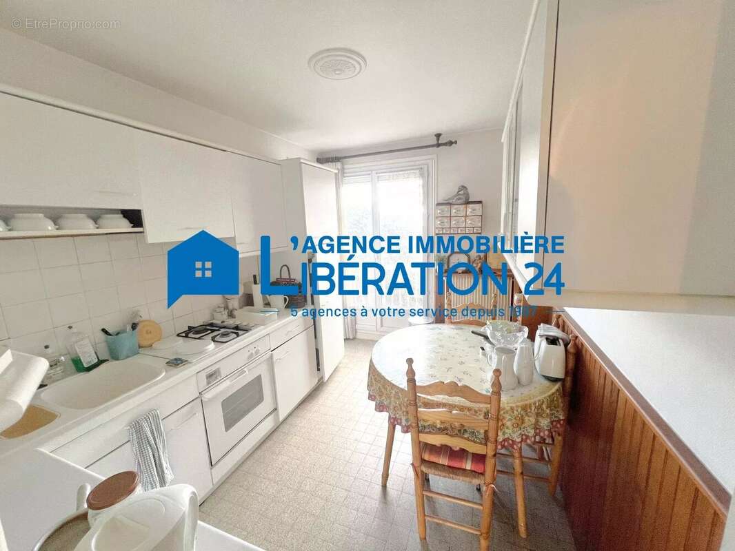 Appartement T5 95m² Balcons Terasse Ascenseur Garage Cave - photo 3