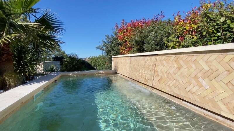 Maison à SAINT-QUENTIN-LA-POTERIE