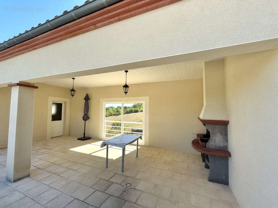 Maison avec piscine et vue exceptionnelle sur la campagne - photo 8