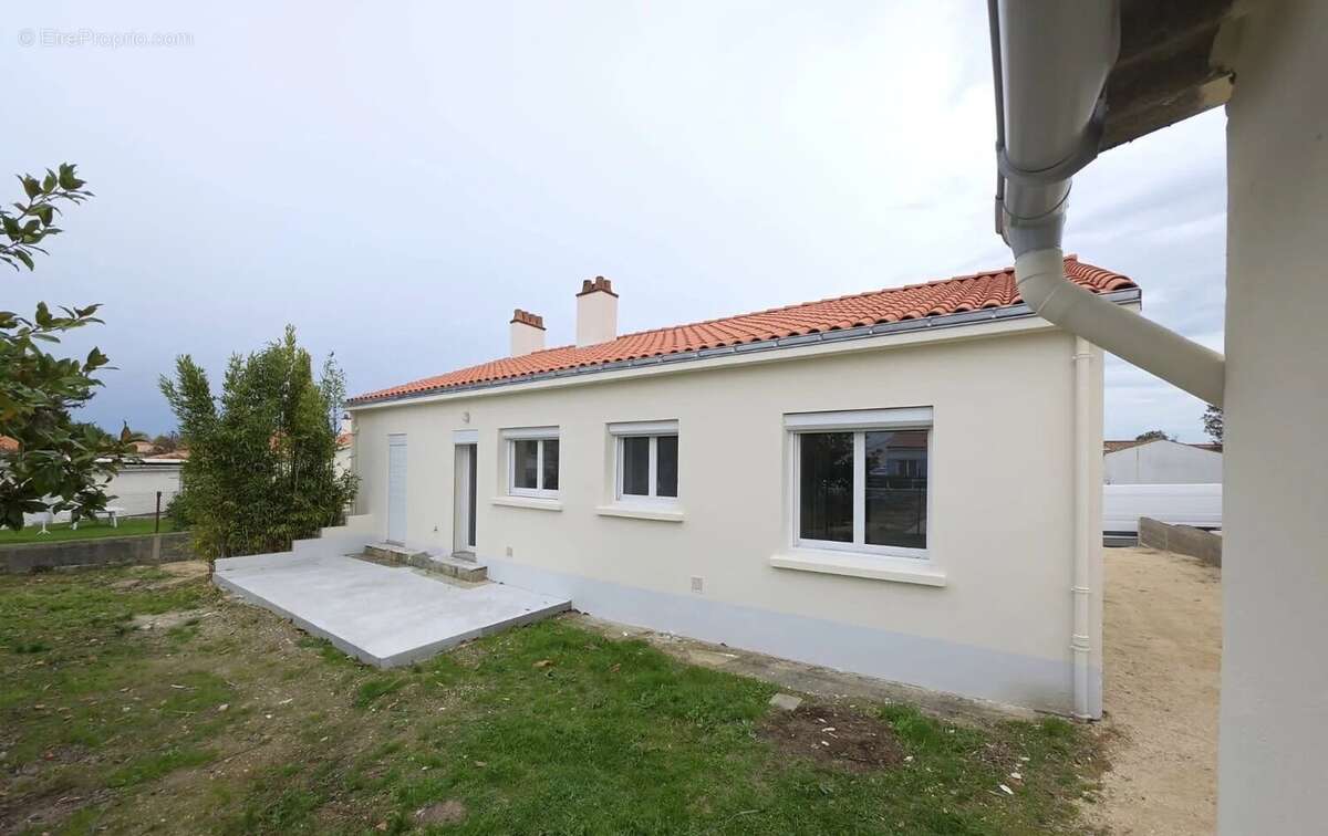 Maison à SAINT-CHRISTOPHE-DU-LIGNERON