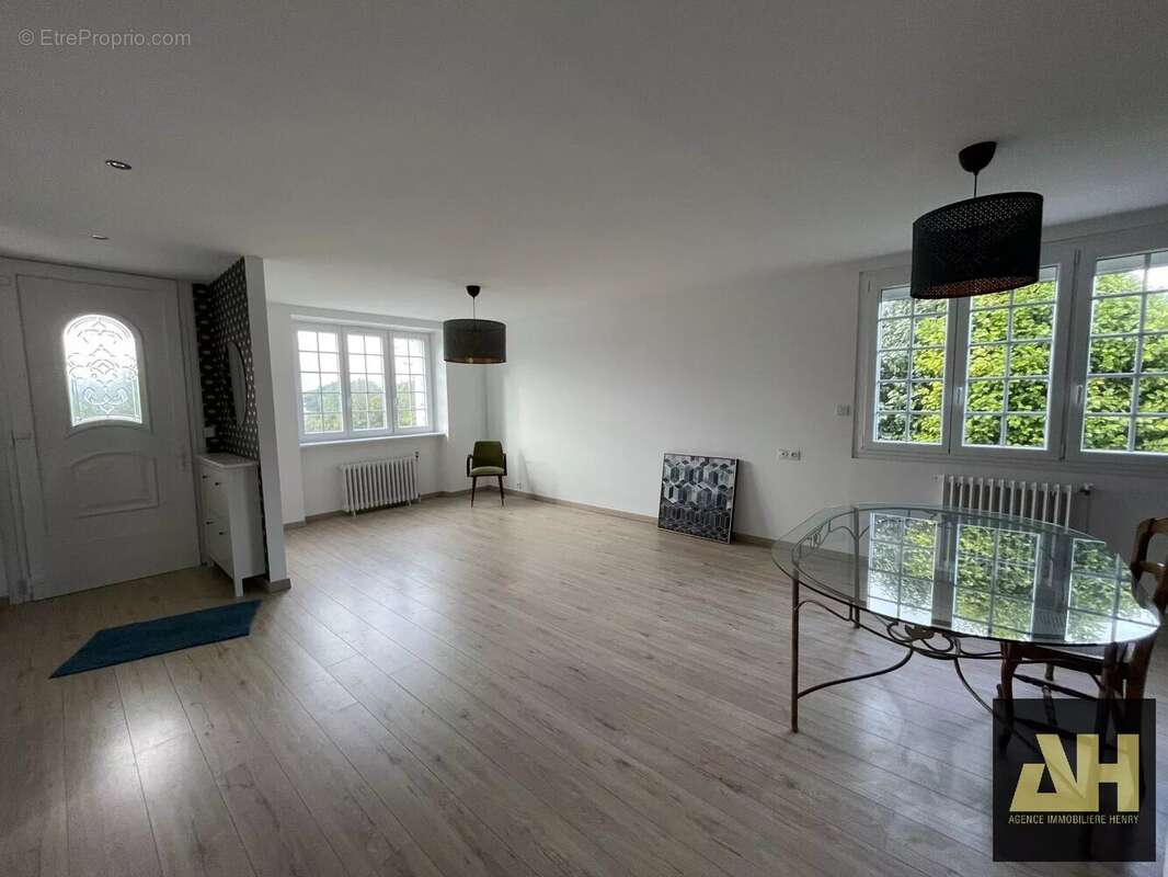 Maison à LE RELECQ-KERHUON