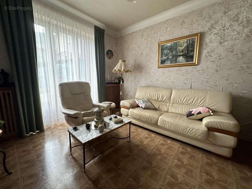 salon 2 - Maison à FONTAINE