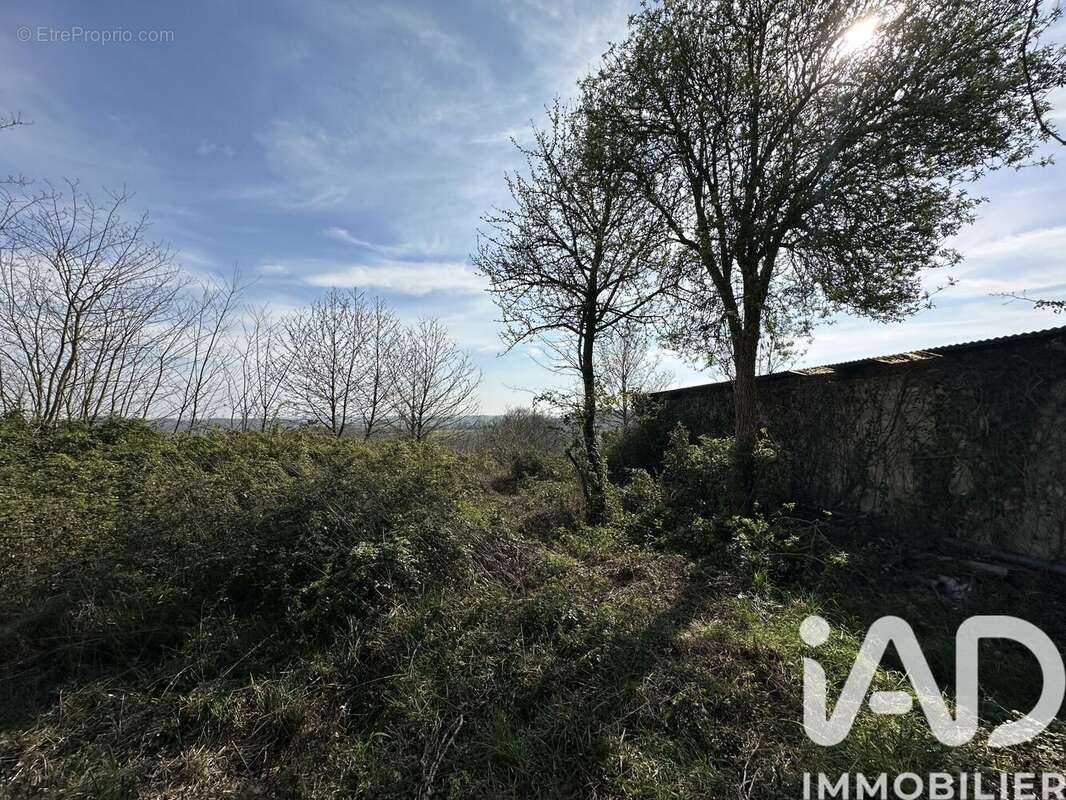 Maison 96 m² à Saint-Christophe-Du-Jambet  - photo 8