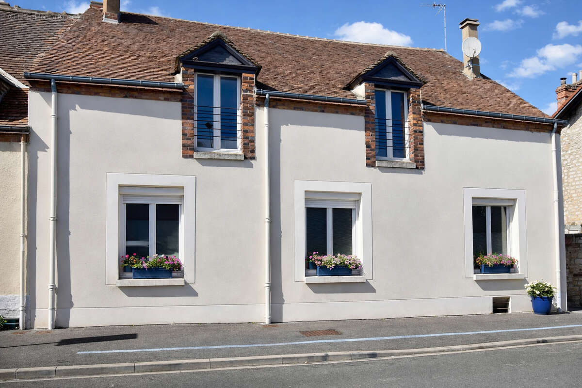 Maison familiale avec jardin paysagé et piscine - proche gare - photo 3