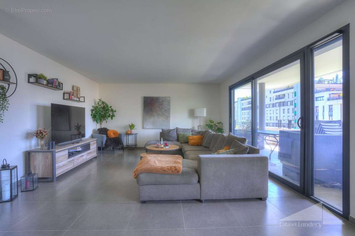 Appartement à SAINT-GENIS-POUILLY