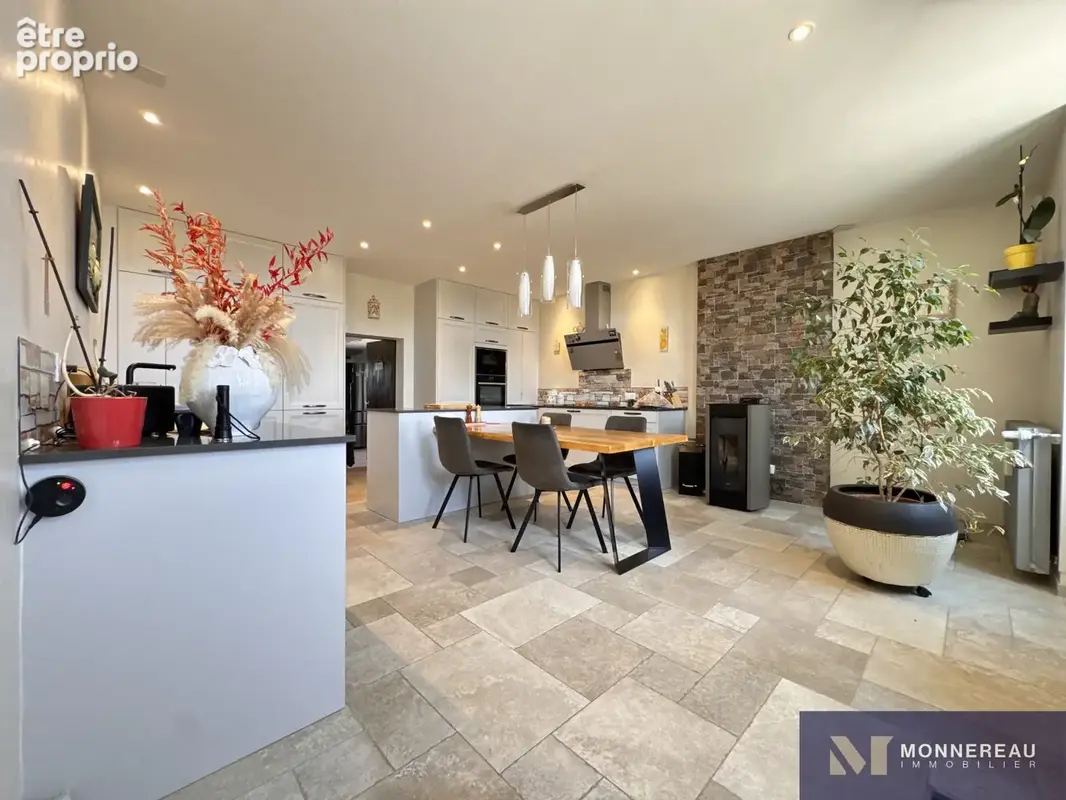 Demeure en pierre renovee avec piscine, jardin et annexe - photo 7