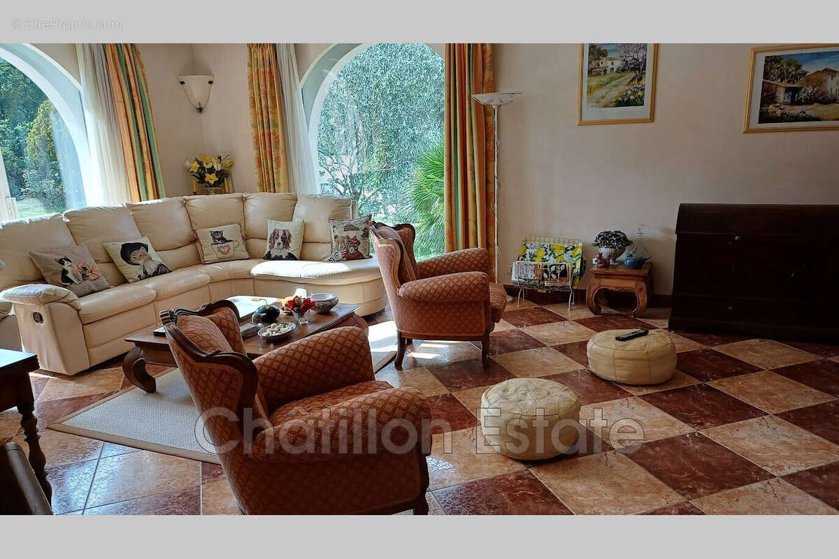 Maison à ESCRAGNOLLES