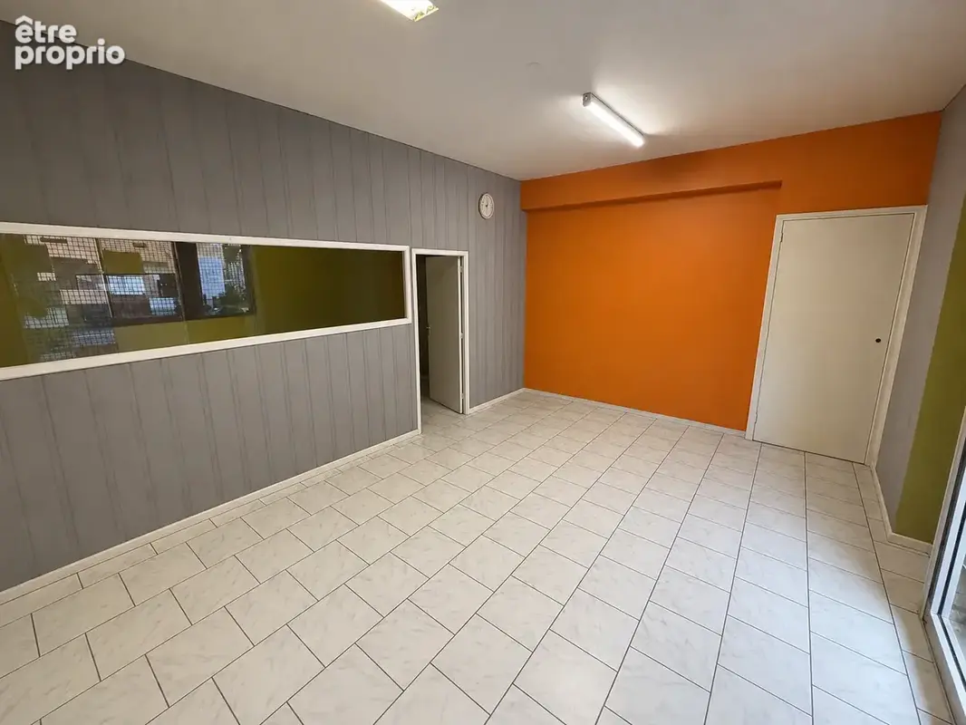 Local commercial RDC avec jardin et cave - photo 3