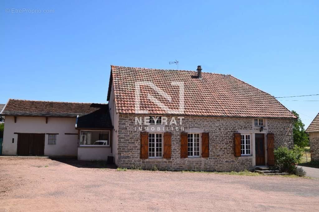 7 kms d'Arnay-le-Duc, Maison en pierre 3 chambres sur 2600m² - photo 2