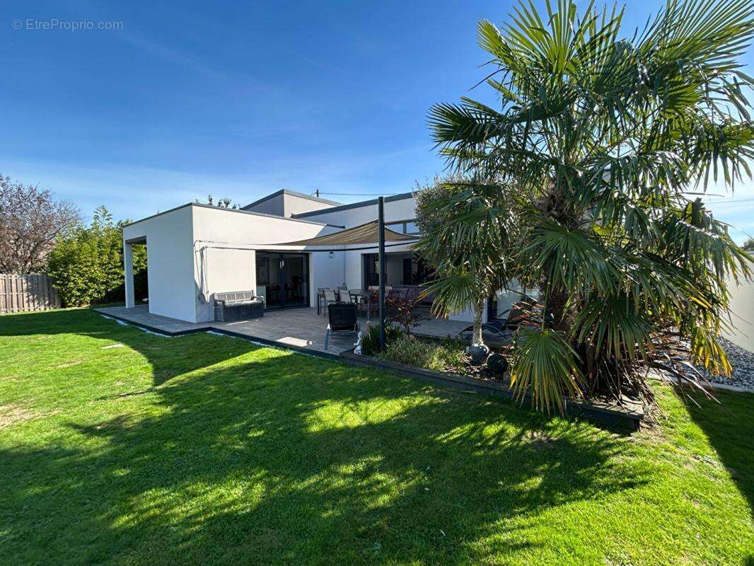 Maison à LA CHAPELLE-BASSE-MER