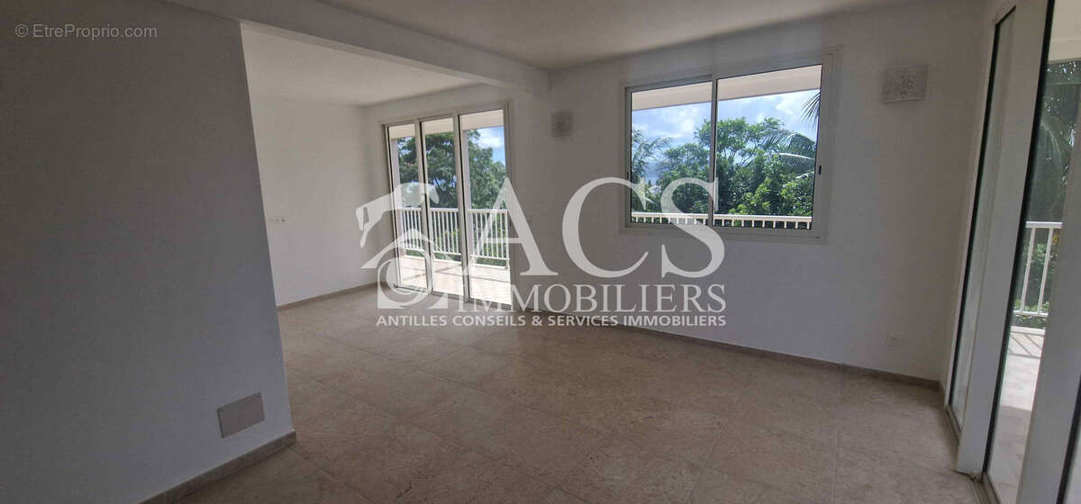 Spacieuse maison multi-niveaux   idéal famille ou investissement à Acajou au LAMENTIN - photo 7