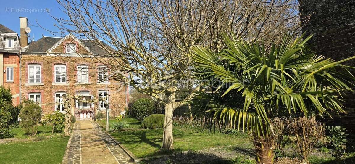 Maison à SAINT-HILAIRE-DU-HARCOUET