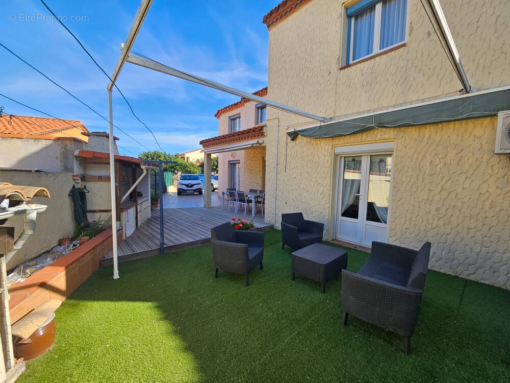 Maison à SAINT-LAURENT-DE-LA-SALANQUE