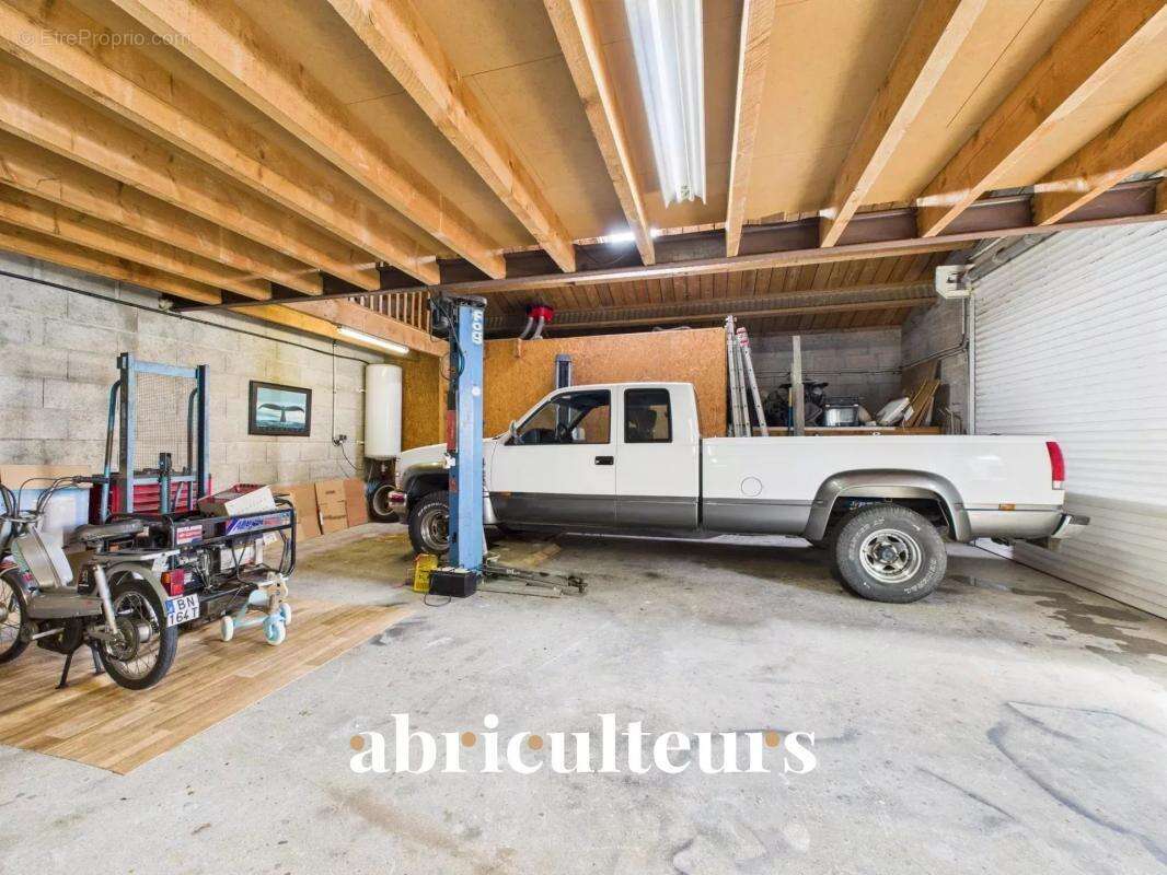 Maison à SAINT-HILAIRE-DE-CHALEONS