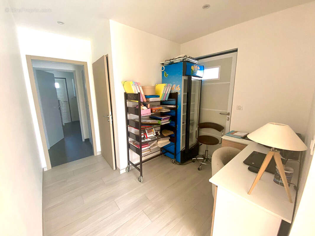Maison de plain-pied, Saint-Maurice-de-Gourdans 154 m2 sur un terrain de 637m² - photo 18