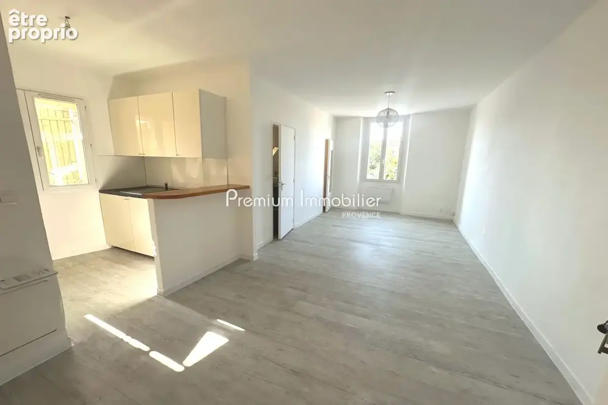 Appartement à LE PUY-SAINTE-REPARADE