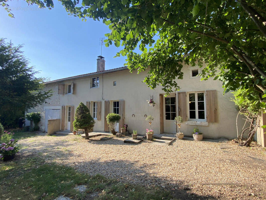 facade juin 2026 - Maison à YVIERS