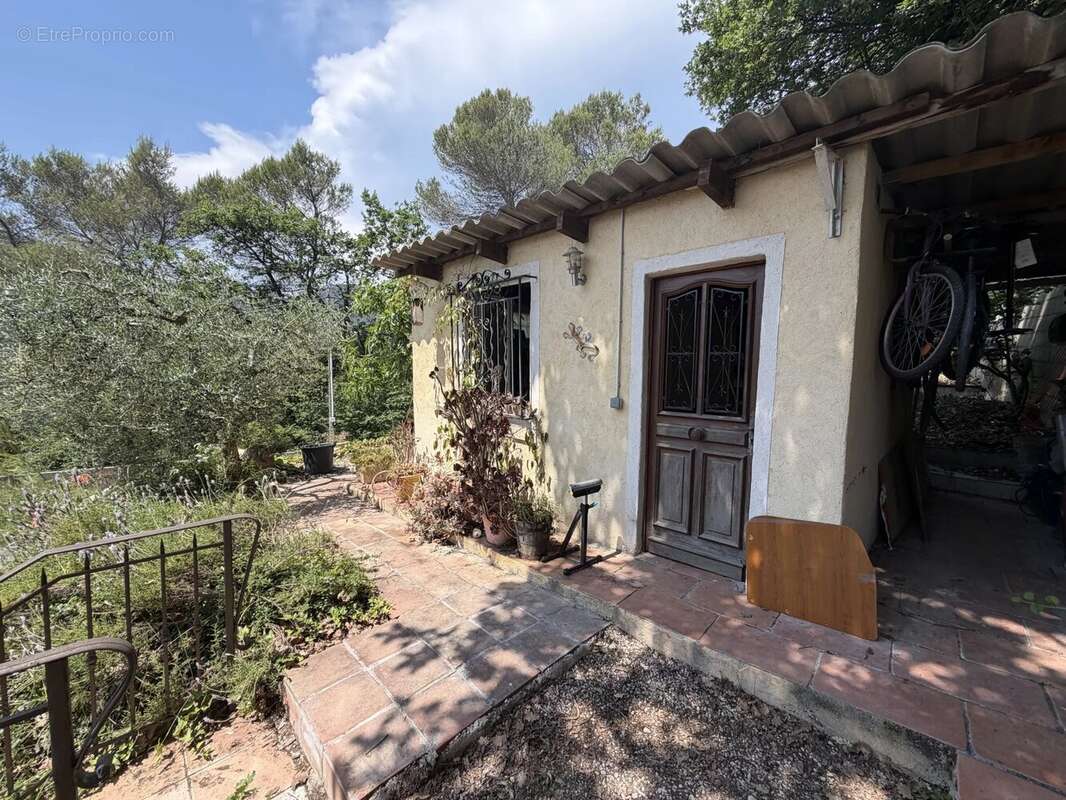 Maison à PEILLE
